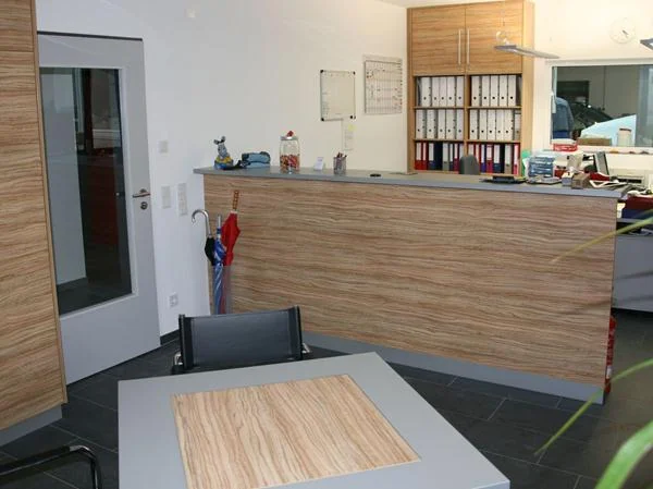 Ladenbau-Projekt mit maßgefertigten Verkaufsmöbeln
